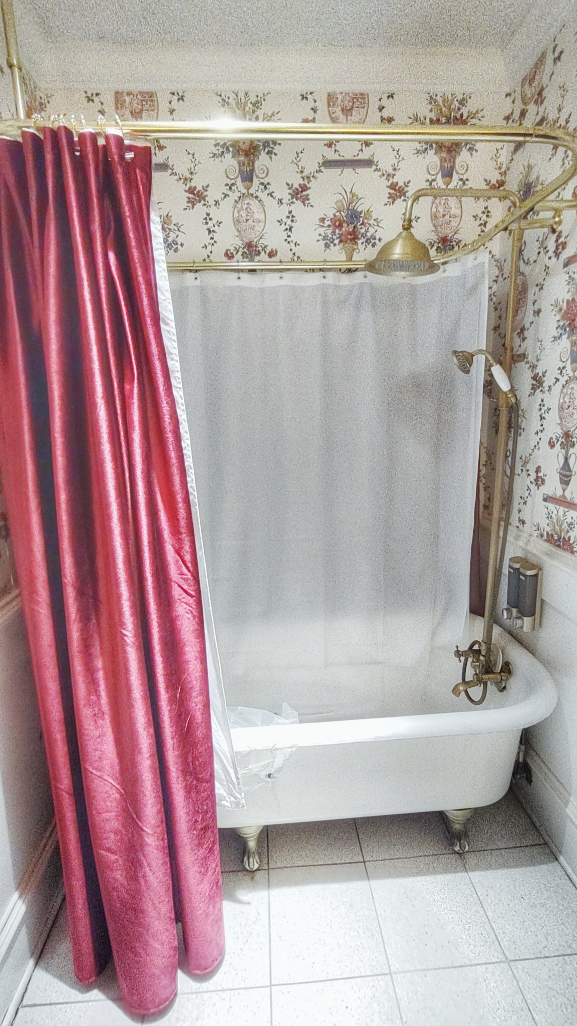 Room 1 Double Queen bed Suite