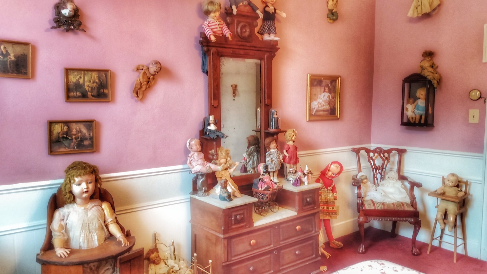 Room 14  -  Dolls N Stuff