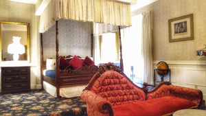 Room 4 Honeymoon Suite