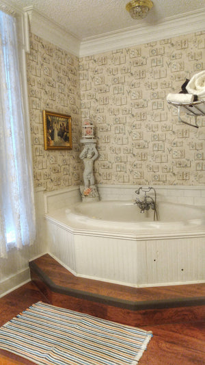 Room 4 Honeymoon Suite